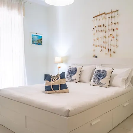 Bluemary Apartment